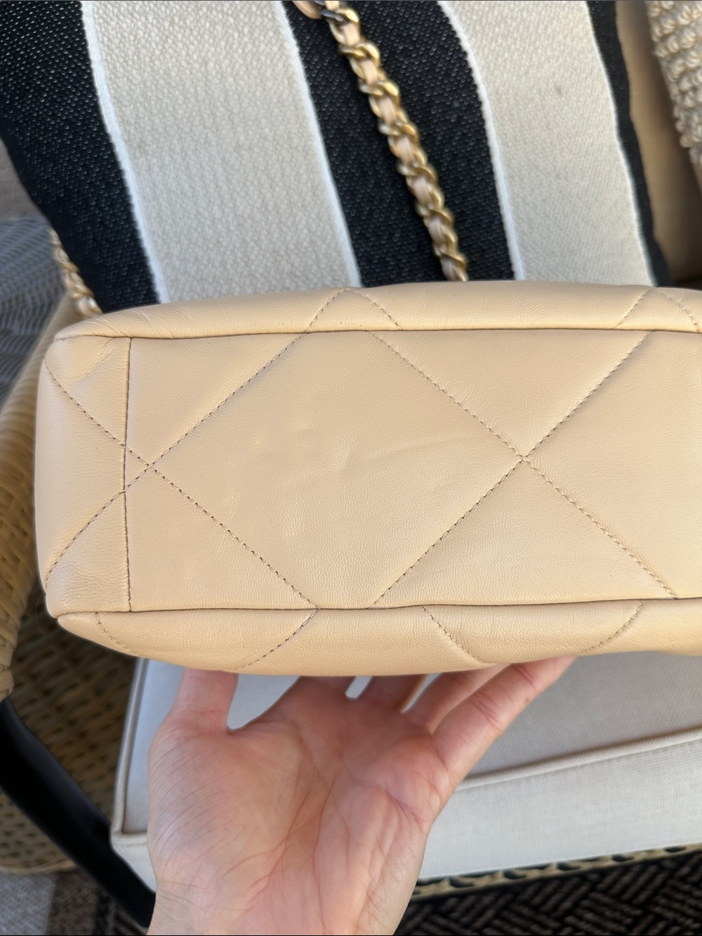 Chanel Large 19 Flap Bag cream Beige Lambskin Mixed Hardware 100% authentic - Picture 10 of 13
